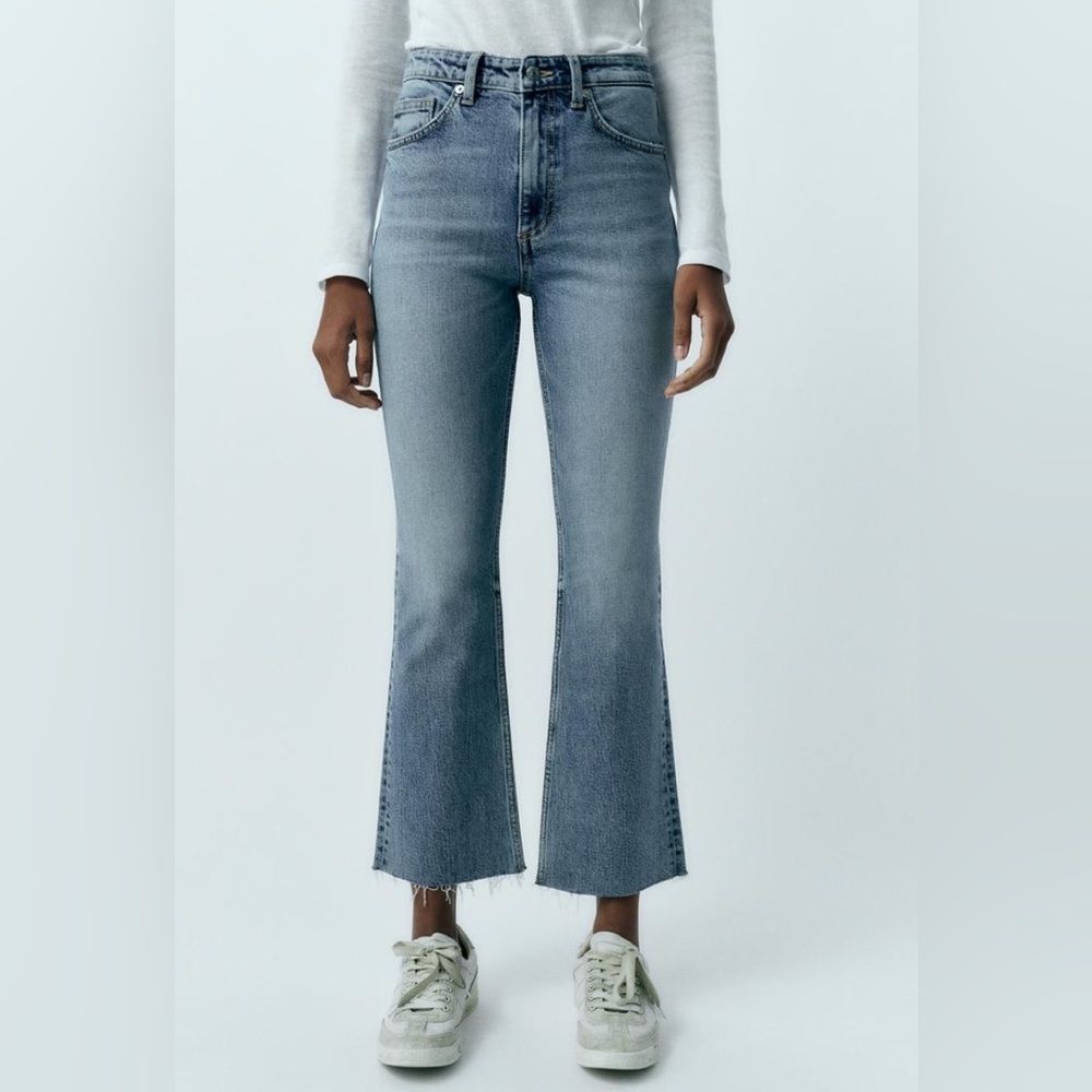 ZARA - Mid-rise Flare Cropped Jeans - US 6